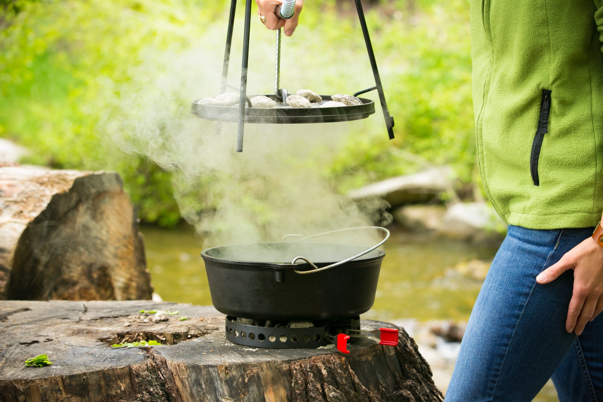 20 Helpful Camp Dutch Oven Cooking Tools And Accessories
